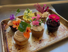 Load image into Gallery viewer, CUPCAKES (6-PACK)
