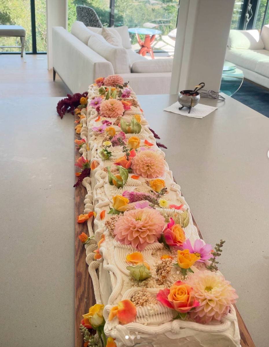 LONG CAKES (EDIBLE CENTERPIECES)